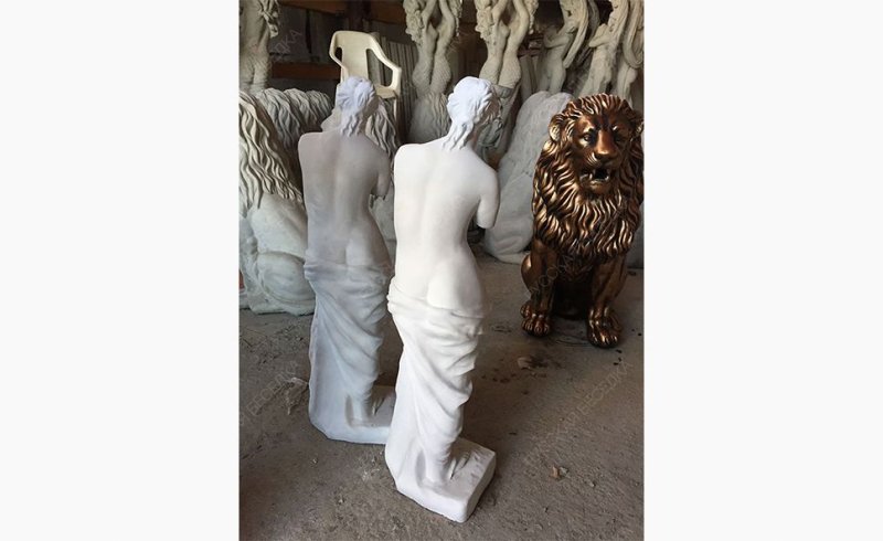 Скульптура Венера Милосская в белом цвете